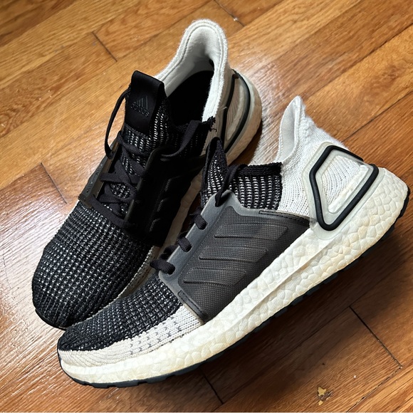 Womens Black Adidas Boost Shoes - Picture 2 of 9